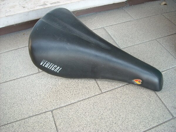 cinelli vertical saddle_01.jpg