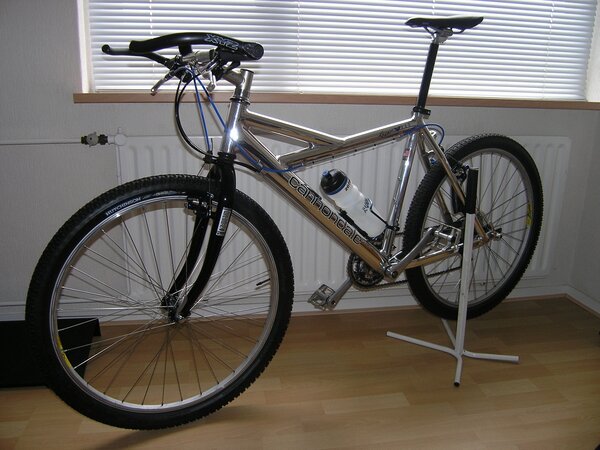 Cannondale Killer V900.jpg