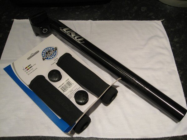 Seatpost & Grips.jpg