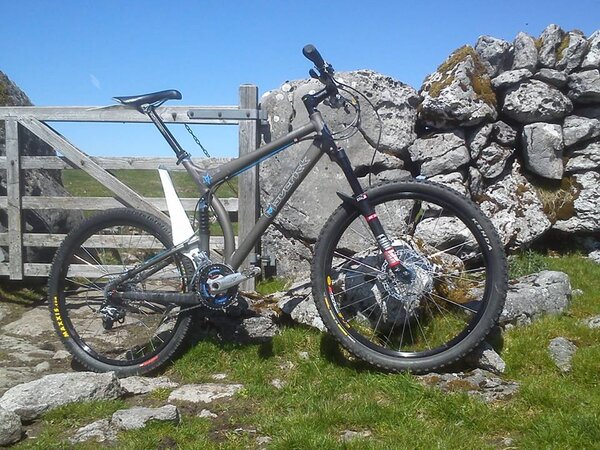 Maverick ML75 above Malham Streetgate.jpg