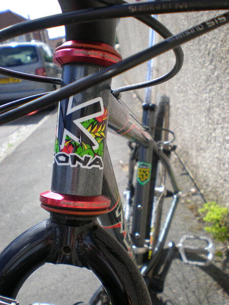 Head tube and headset.jpg