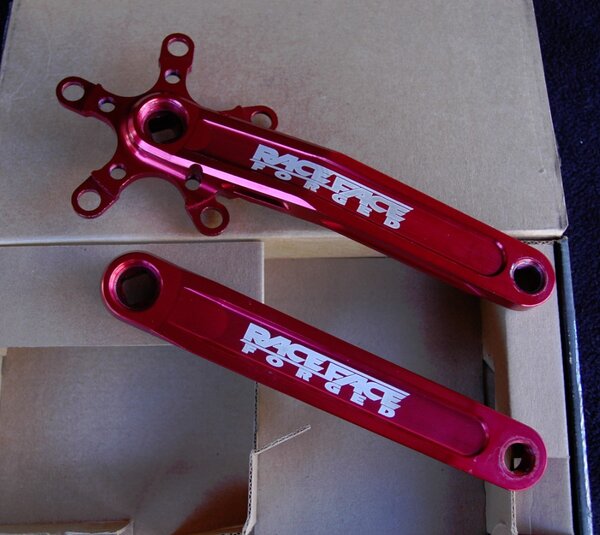 race face red cranks.jpg