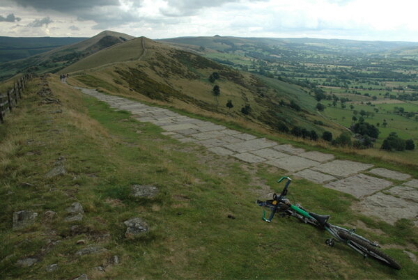 Hollins Cross approach from Mam Tor.jpg