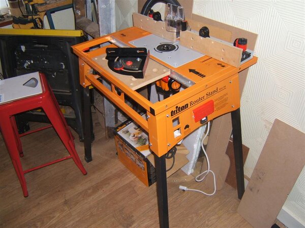 Triton dedicated router table and stand 002 (Custom).JPG