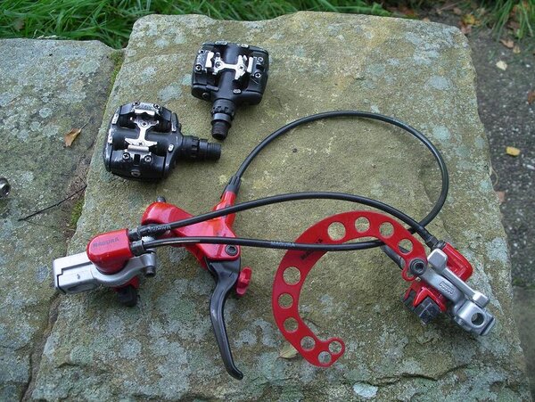 Shimano PD-M737 Pedals and Magura HS-33 Front.JPG