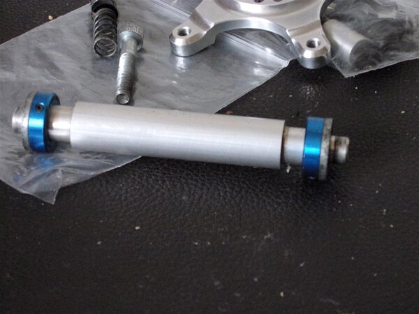 Hope front axle 002 (Custom).JPG