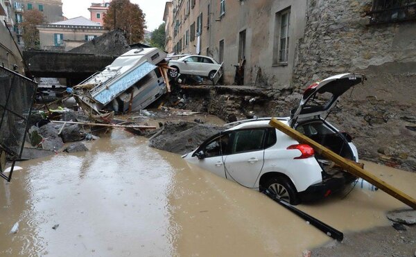 alluvione_genova_nel_fango_danni_ingenti.jpg