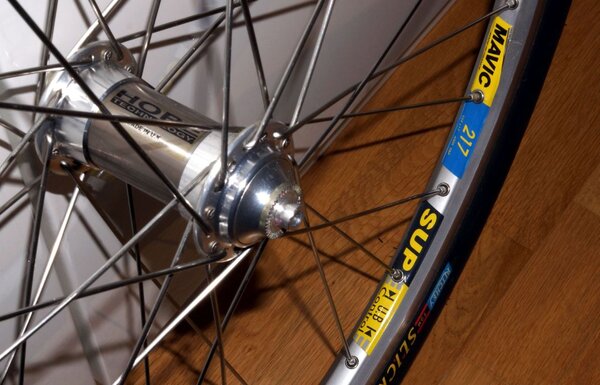 Hope Titanium  Mavic wheels MINT 06 Front Hub.JPG