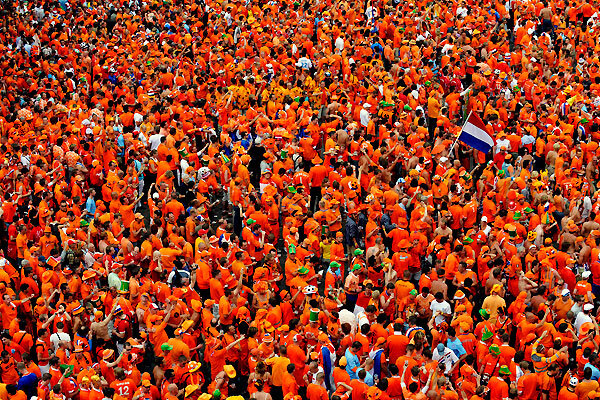 euro2008_holland_fans02.jpg