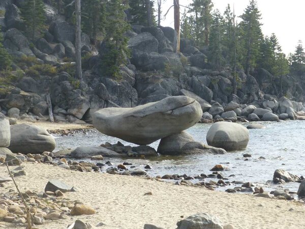 Balancing rock.jpg