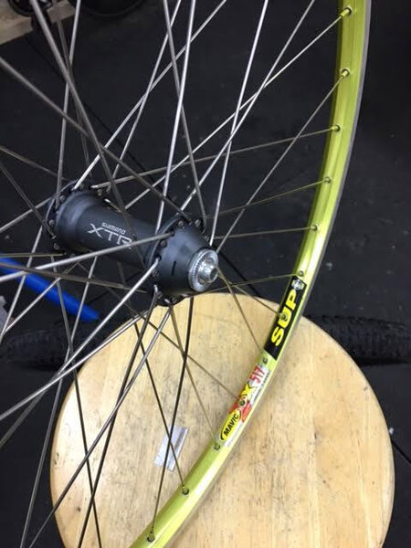 yellow-mavic-wheels-xtr-hubs1.jpg