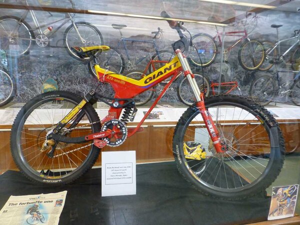 Myles Rockwells' 2000 DH Champions bike.jpg