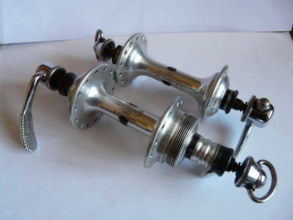 Campagnolo 28 hole hubs .jpg