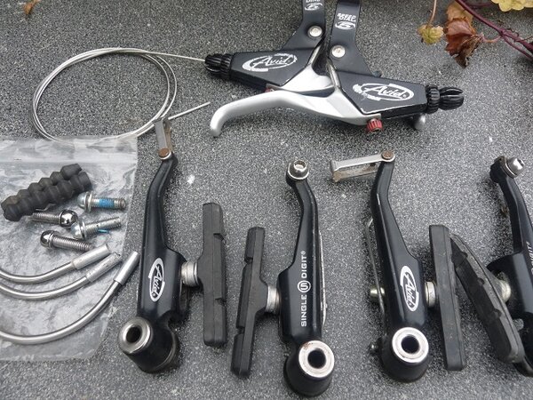 Avid brakes etc 001.JPG