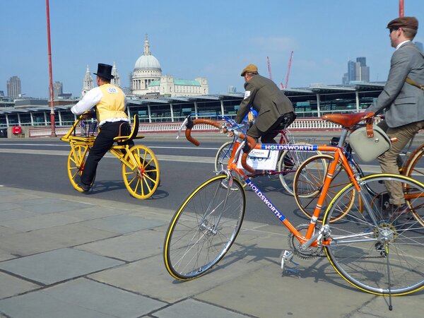 TweedRun HoldsworthStPaulsWalker1 LondonMay2017 TN.jpg