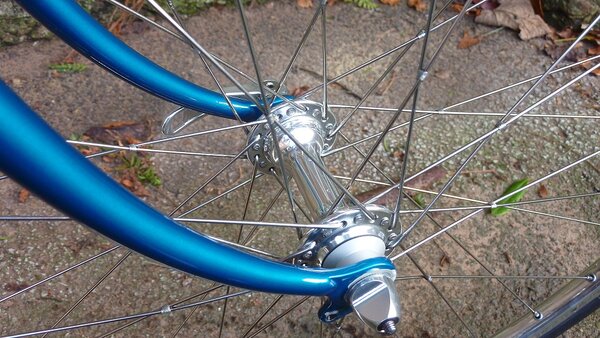 8_Front hub in situ.jpg