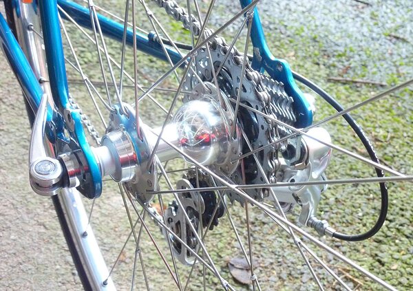 9_Rear hub in situ.jpg