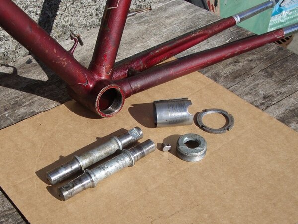 Bottom bracket (1024x768).jpg