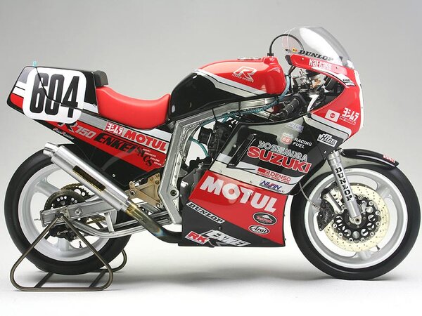 Yoshimura GSX-R 750 Daytona Superbike 1986 05.jpg