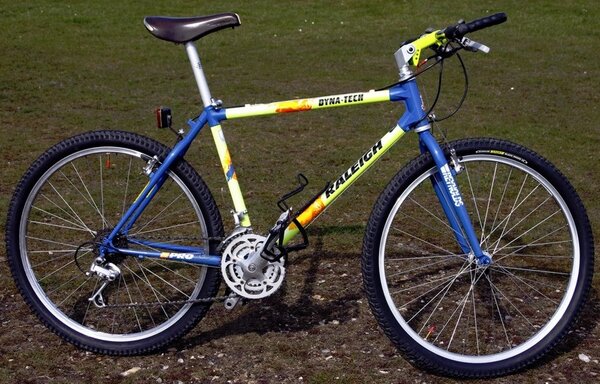 1990 Dyna-Tech 2070 in Team colours.jpg