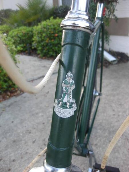 ROBIN HOOD 1965 HEADBADGE.jpg