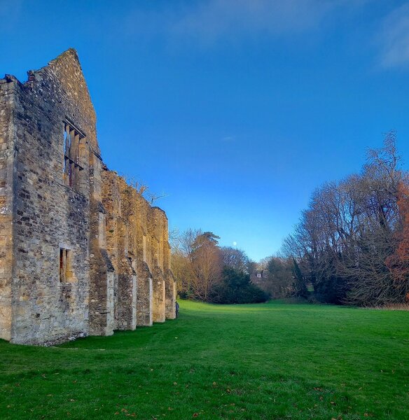 Netley Abbey Moonrise.jpg