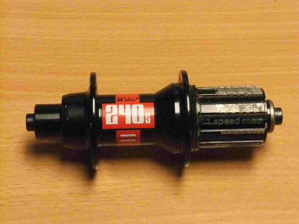 DT 240 rear hub 1.jpg