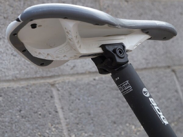 SDG-I-Beam-Carbon-seatpost-4.jpg