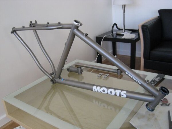 Mootis 001.jpg