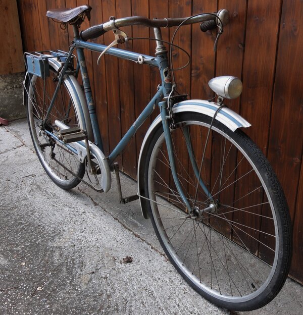 1947 Peugeot PHL504.jpg