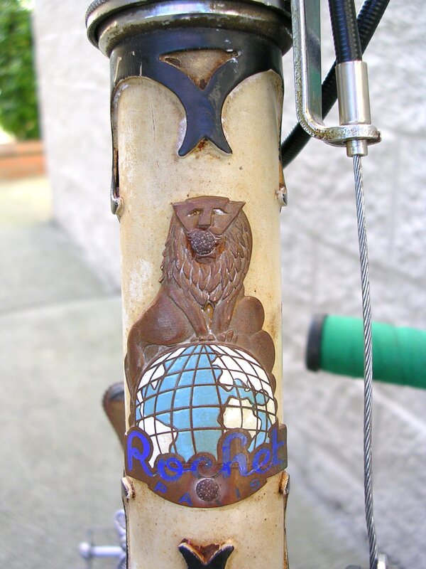 Rochet-Headbadge.jpg