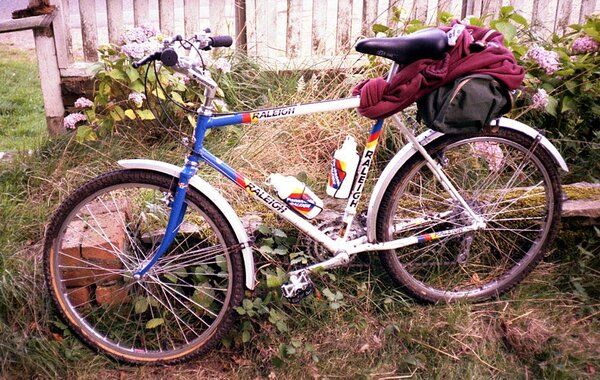 1985_on_Dorking_North_Downs_ride_sponsored_by_Muddy_Fox.jpg