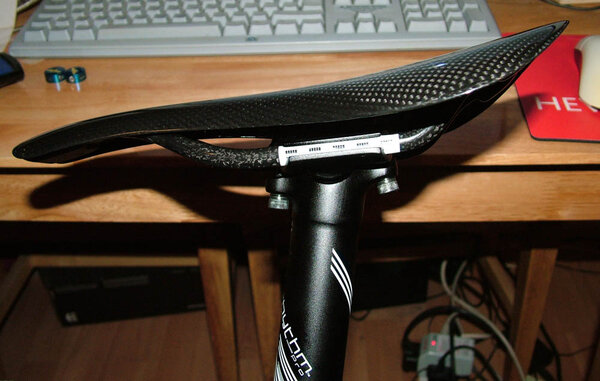 carbon saddle.jpg