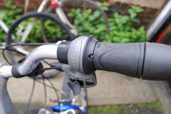 SRAM Dual Drive shifter.jpg