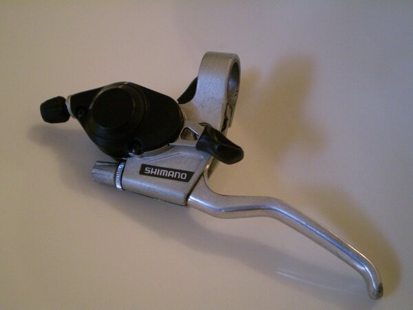 Links Shimano ST-EF20 SchaltBremshebel1.JPG