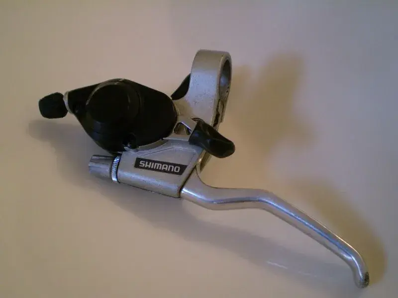 Links Shimano ST-EF20 SchaltBremshebel1.webp