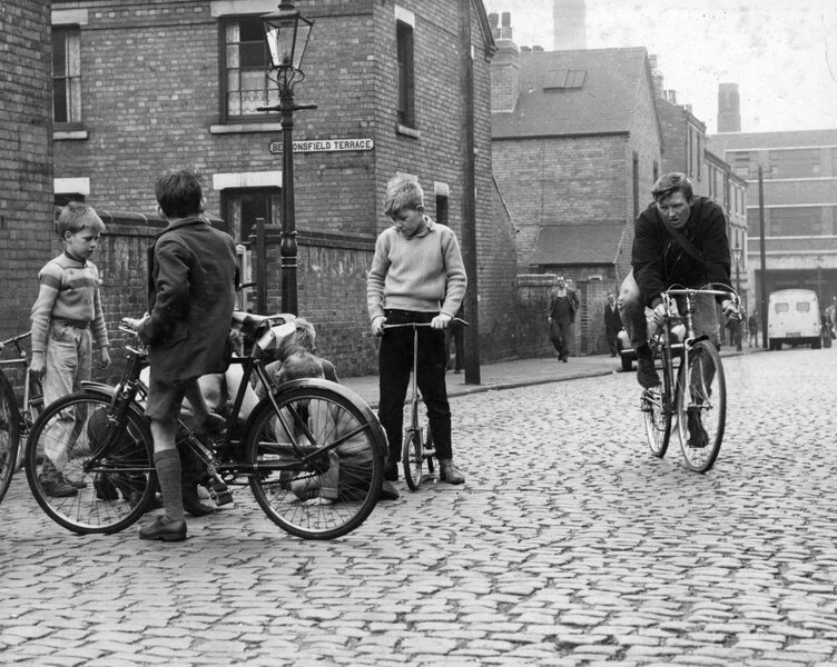 saturday-night-and-sunday-morning-1960-004-albert-finney-cycling-kids-long-shot-bfi-00m-fvq-29...jpg