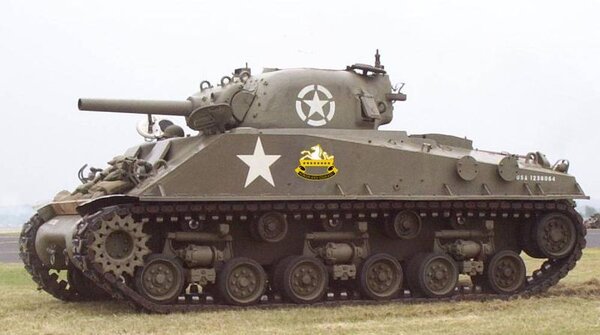 800px-Sherman_Tank_WW2.jpg