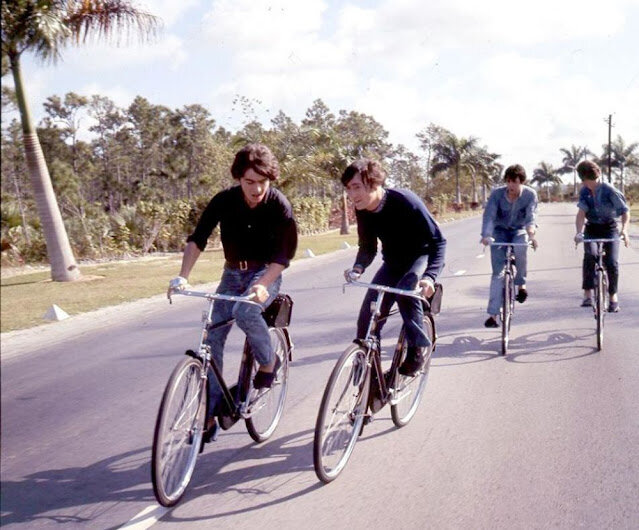 john-lennon-riding-a-bike-5-1873240984.jpg