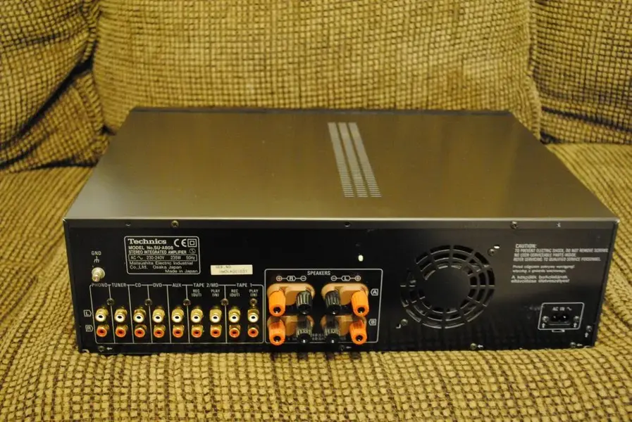 Technics SU-808 rear.webp