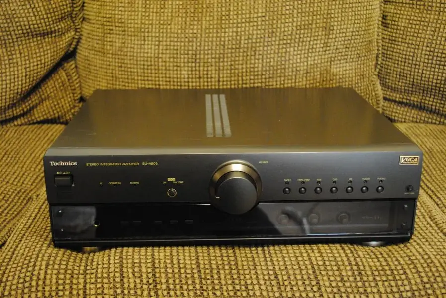 Technics SU-808 front.webp