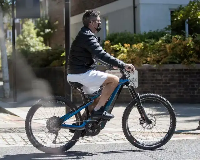 simon-cowell-is-seen-riding-an-e-bike-in-west-london-on-news-photo-1647893760.webp