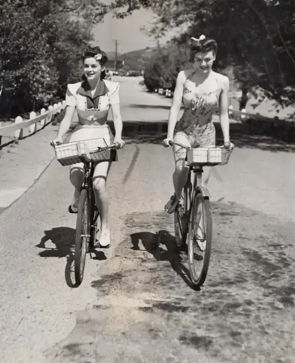 actresses_riding_bicycle_2.webp