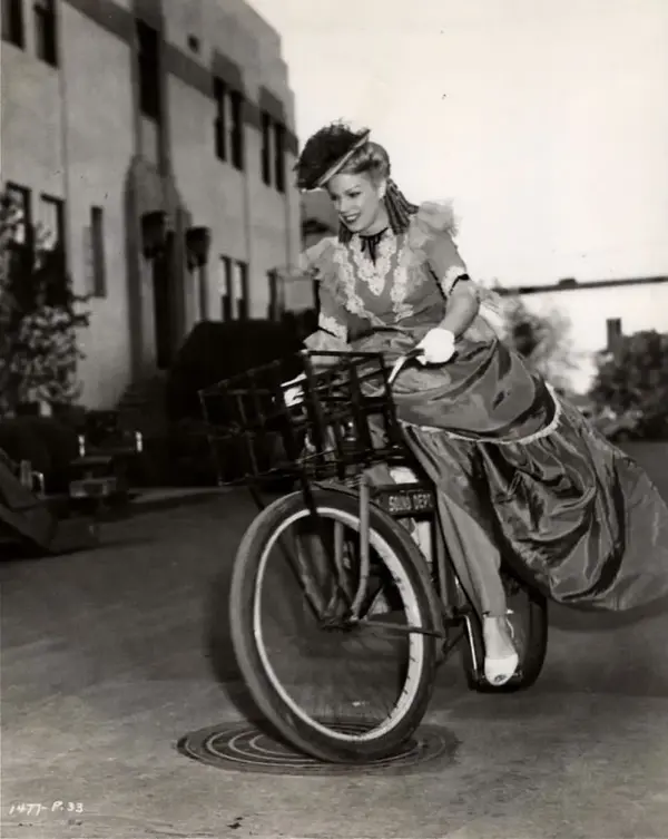 actresses_riding_bicycle_28.webp