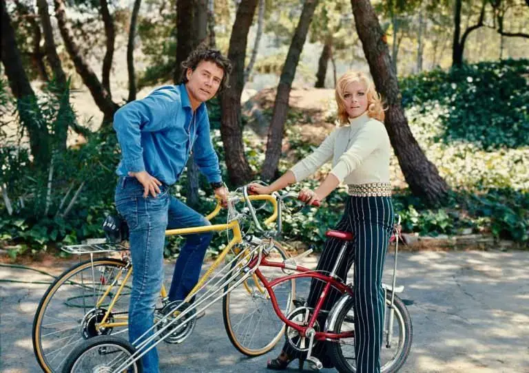 celebrities_posing_with_bicycle_1.webp