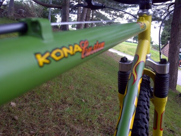 kona%20custom%20hot%20853%20rasta%20flames.jpg