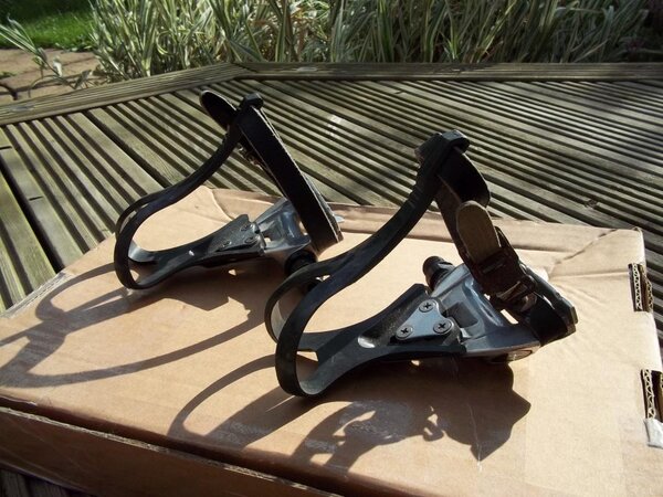 10_Shimano_105_Pedals.jpg.JPG