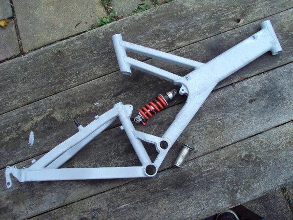 Bike frame and Sam Ashton Court 005.jpg