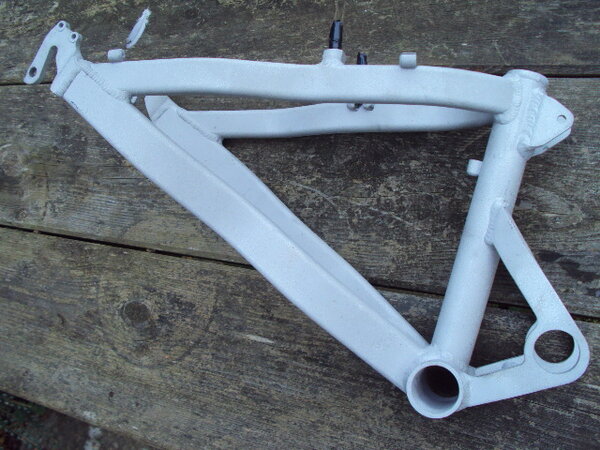 Bike frame and Sam Ashton Court 006.jpg