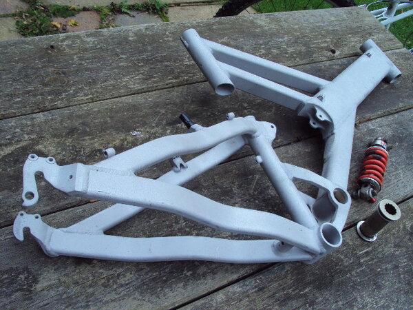 Bike frame and Sam Ashton Court 008.jpg